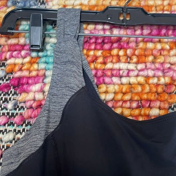 Cute Lululemon tank - Picture 2 of 5